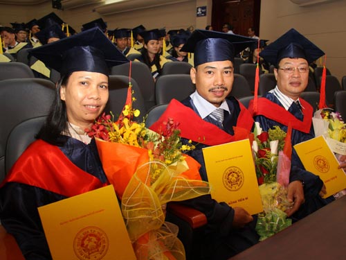 Đào tạo 23.000 tiến sĩ: Khó khả thi!