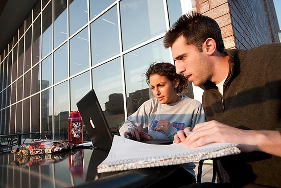 Sinh viên Việt Nam du học Mỹ tăng 2,3%