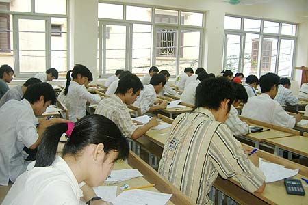 100% hội đồng thi phải có máy phát điện cho thí sinh