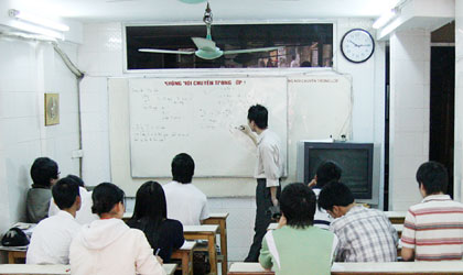 Công nghiệp luyện thi lại vào mùa