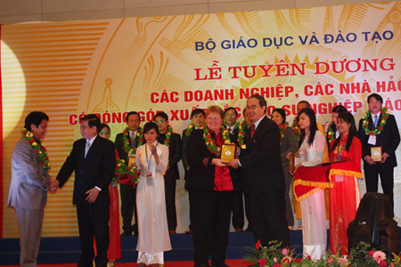 Thêm hơn 110 tỷ đồng ủng hộ sự nghiệp Giáo dục