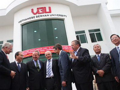 Đại học Việt-Đức tạo thêm cơ hội cho học sinh vào Đại học và cấp học bổng cho 60% tổng số tân sinh viên năm 2010.