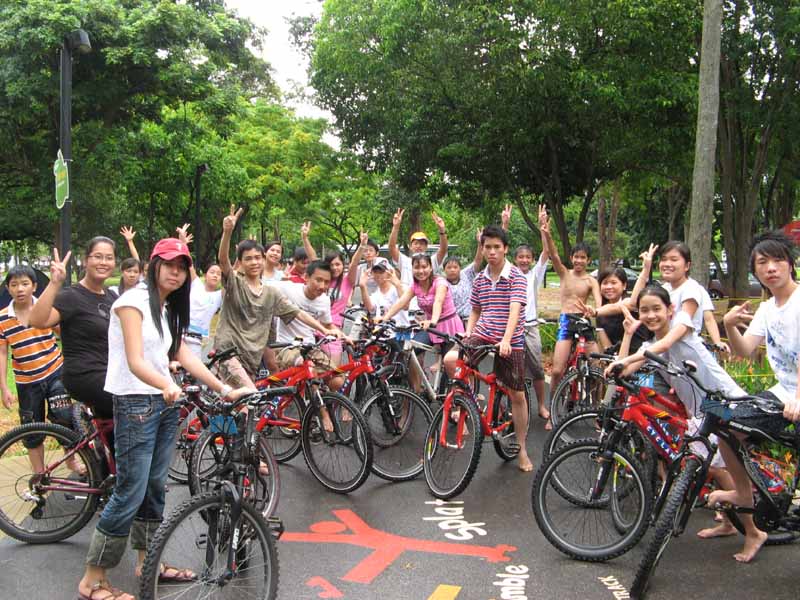 Du học hè cho trẻ em: “Mua” sự lo lắng giá cao?