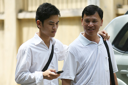 Tỉnh táo trước những lời có cánh