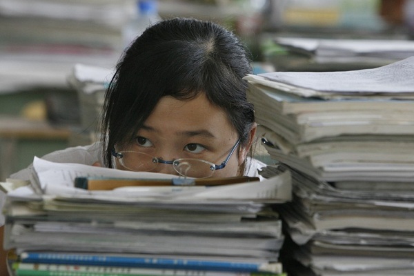 Học sinh châu Á mắt kém vì học quá nhiều