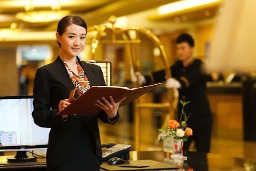 Giải đáp thắc mắc du học Đức: Những công việc của một nhân viên quản lí khách sạn