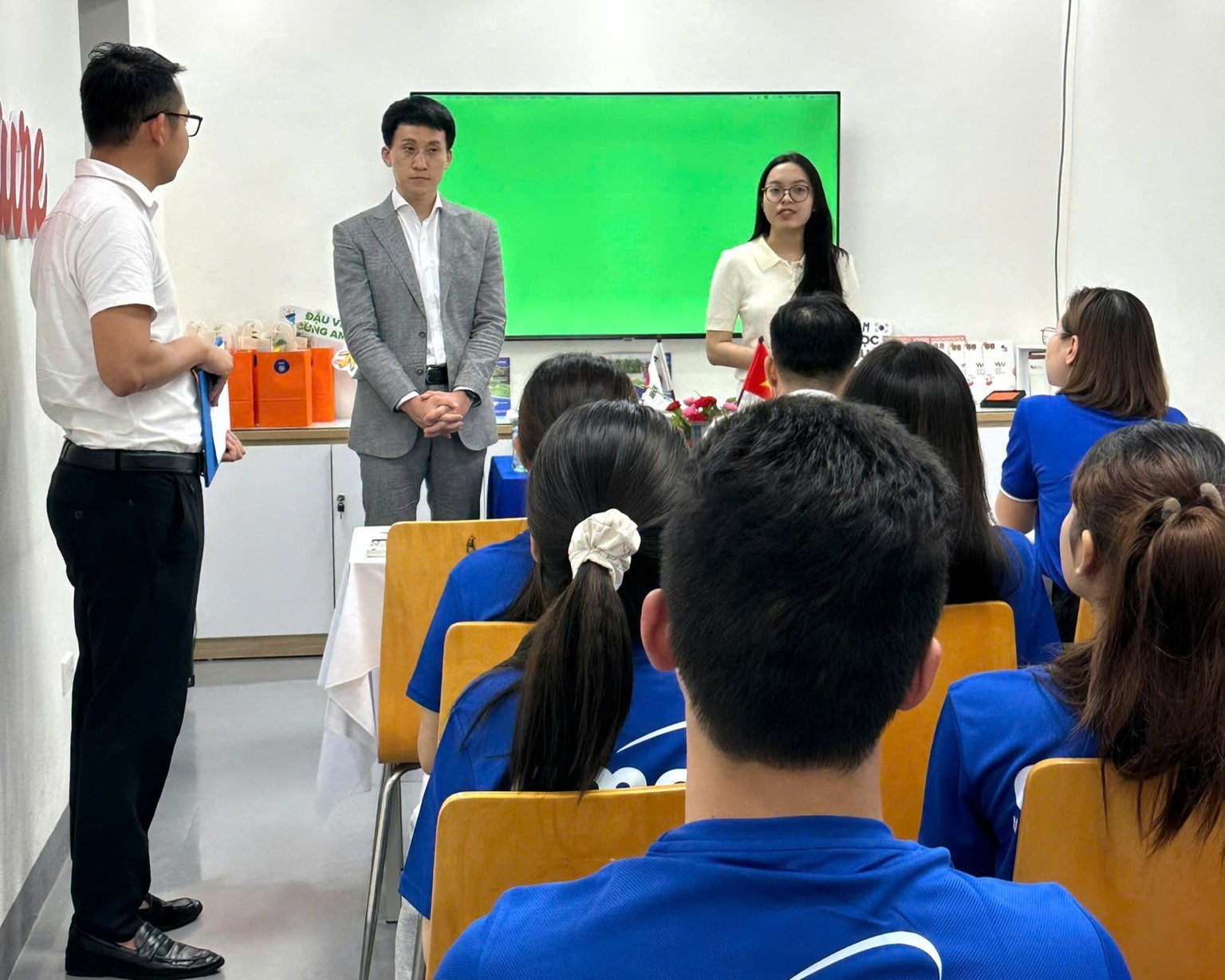 Khai giảng lớp tiếng Hàn sơ cấp